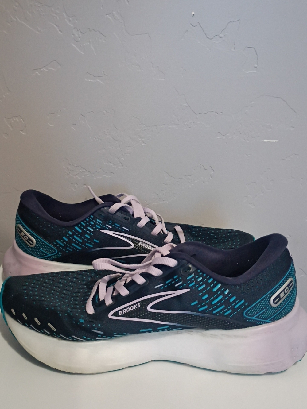 Brooks Women’s Running Shoes — Teal Upper with Light Pink Laces - Picture 5 of 7
